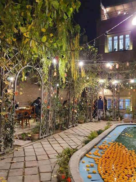 baccara cafe|کافه باکارا خانه ای گرم و صمیمی و پر از حس زندگی .